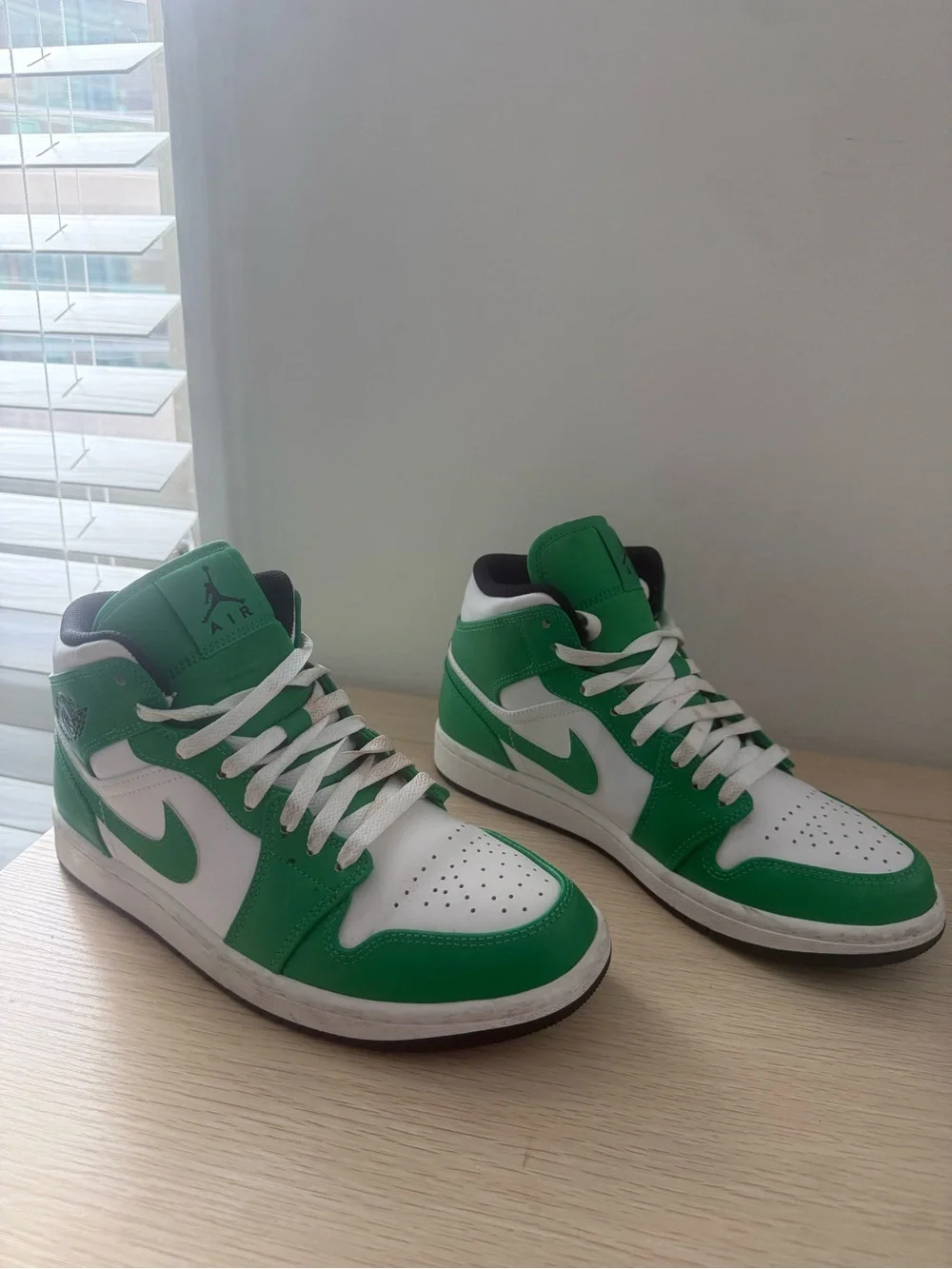 Nike Mid-Top Sneakers in Green and White